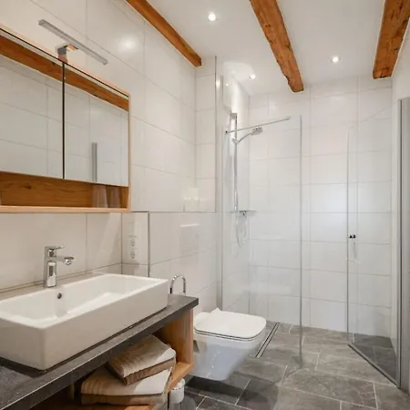 100 M² Guesthouse Sonne 比荷巴赫